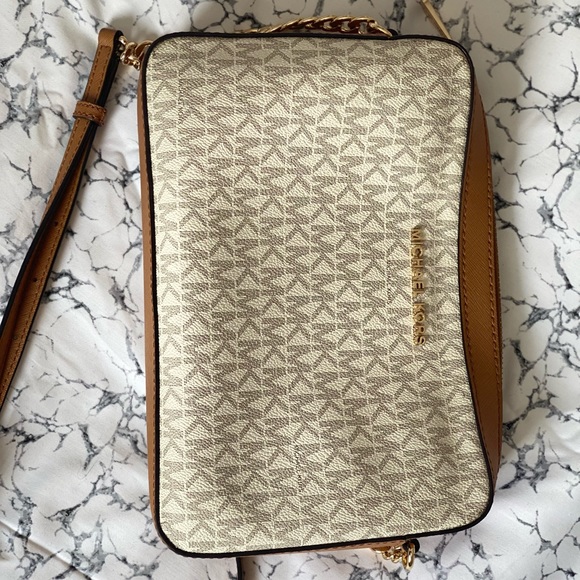 Ginny Medium Pebbled Leather Crossbody Bag - Picture 14 of 14